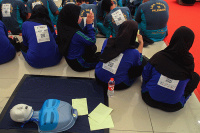 Sebanyak 3053 pelajar hadir mengikuti pelatihan bantuan hidup dasar dan pemecahan rekor MURI 6.000 telapak tangan anak Indonesia untuk kehidupan.