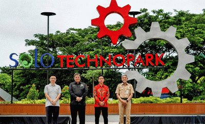 Menteri Koordinator Bidang Perekonomian Airlangga Hartarto meresmikan Kawasan Sains dan Teknologi, Solo Technopark, di Surakarta, Senin (6/2/2023).