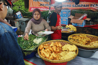 Kadin Jakarta Pusat kembali mengadakan Roadshow Festival UMKM guna mengantisipasi gejolak melemahnya ekonomi global di Terowongan Kendal, Jakarta.