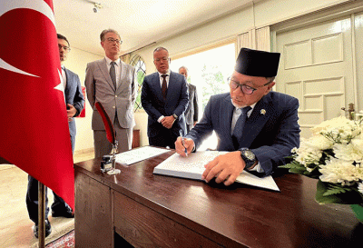 Menteri Perdagangan Zulkifli Hasan saat menyambangi kantor kedutaan besar Turki di Jakarta, Rabu (8/2/2023).