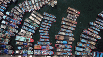 Foto udara puluhan kapal ikan bersandar di Pelabuhan Ikan Muara Baru, Jakarta Utara, Kamis (9/2/2023).