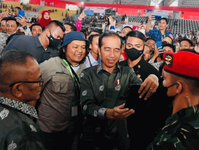 Presiden Joko Widodo memberikan sambutannya pada Puncak Peringatan Hari Pers Nasional Tahun 2023 di Gedung Serbaguna Pemerintah Provinsi Sumatra Utara.