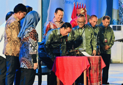 Presiden Joko Widodo memberikan sambutannya pada Puncak Peringatan Hari Pers Nasional Tahun 2023 di Gedung Serbaguna Pemerintah Provinsi Sumatra Utara.