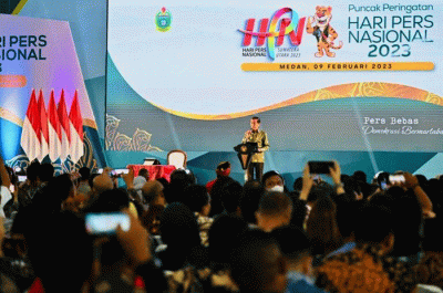 Presiden Joko Widodo memberikan sambutannya pada Puncak Peringatan Hari Pers Nasional Tahun 2023 di Gedung Serbaguna Pemerintah Provinsi Sumatra Utara.