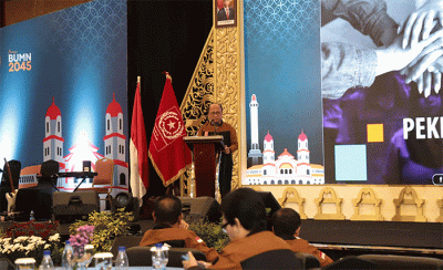 Sekretaris Jenderal Kementerian Ketenagakerjaan, Anwar Sanusi memberikan paparannya saat membuka Kongres III SP BUMN di Semarang, Rabu (8/2/2023).