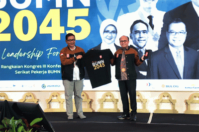Sekretaris Jenderal Kementerian Ketenagakerjaan, Anwar Sanusi memberikan paparannya saat membuka Kongres III SP BUMN di Semarang, Rabu (8/2/2023).