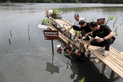 Peluncuran layanan Meratus Earth Squad di Taman Wisata Alam Mangrove, Jakarta, Kamis (9/2/2023).
