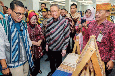 Menparekraf Sandiaga Salahuddin Uno saat menghadiri acara Pelatihan Pelaku Ekonomi Kreatif Pemula dan Peluncuran Calendar of Event Kalbar 2023.