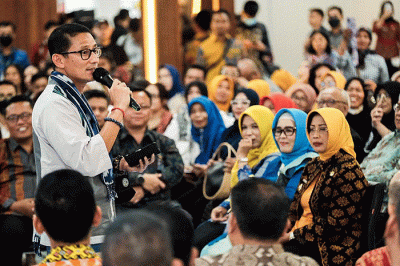 Menparekraf Sandiaga Salahuddin Uno saat menghadiri acara Pelatihan Pelaku Ekonomi Kreatif Pemula dan Peluncuran Calendar of Event Kalbar 2023.