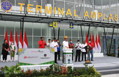 Presiden Joko Widodo meresmikan dua terminal di Provinsi Sumatra Utara (Sumut), di Terminal Amplas, Kota Medan, Kamis (9/2/2023).