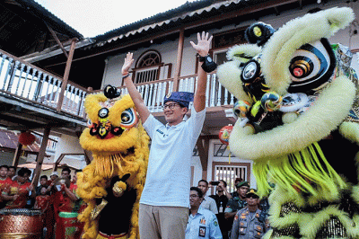 Menparekraf Sandiaga Salahuddin Uno mengunjungi sejumlah destinasi wisata budaya di Kota Singkawang, Kalimantan Barat (Kalbar), Kamis (9/2/2023).