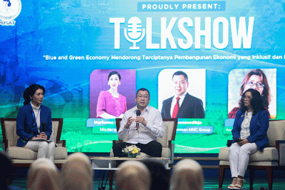 Executive Chairman MNC Group Hary Tanoesodibjo (tengah) menjadi pembicara dalam acara Talkshow Ikatan Wanita Pengusaha Indonesia (IWAPI).