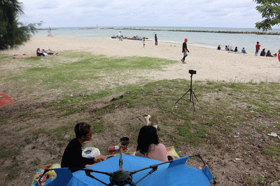 Wisatawan memadati kawasan wisata Kampung Jepang di Pantai Sakura, Kepulauan Seribu Selatan, Jakarta, Sabtu (11/2/2023).