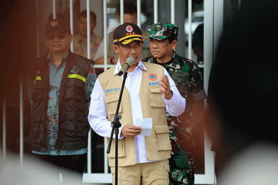 Kepala BNPB Letjen TNI Suharyanto memimpin pelepasan bantuan kemanusiaan Indonesia tahap kedua menuju Turkiye di Lanud Halim Perdanakusuma, Jakarta.