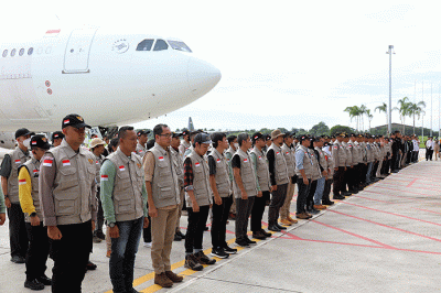 Kepala BNPB Letjen TNI Suharyanto memimpin pelepasan bantuan kemanusiaan Indonesia tahap kedua menuju Turkiye di Lanud Halim Perdanakusuma, Jakarta.
