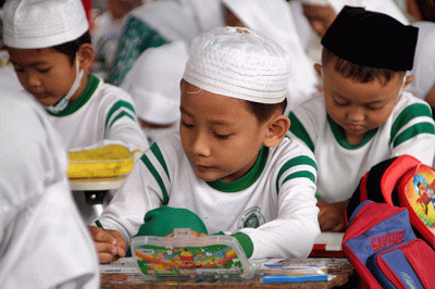 Sebanyak 2.300 Siswa Paud dan TK se-Kota Semarang meramaikan kegiatan lomba mewarnai logo logo Nahdlatul Ulama di Lapangan Pancasila Simpang Lima.