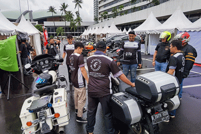 Para Peserta berbagai komunitas di kalangan sepeda motor besar mengikuti Safety & Skill Couching dan Contest Gymkhana & Rodeo di Kompleks Parlemen.