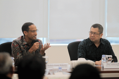 Executive Chairman MNC Group Hary Tanoesodibjo (kanan) menerima kunjungan Menteri Pendidikan, Kebudayaan, Riset, dan Teknologi Nadiem Anwar Makarim.