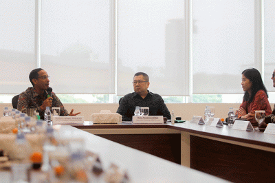 Executive Chairman MNC Group Hary Tanoesodibjo (kanan) menerima kunjungan Menteri Pendidikan, Kebudayaan, Riset, dan Teknologi Nadiem Anwar Makarim.