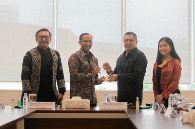 Executive Chairman MNC Group Hary Tanoesodibjo (kanan) menerima kunjungan Menteri Pendidikan, Kebudayaan, Riset, dan Teknologi Nadiem Anwar Makarim.