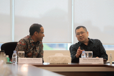 Executive Chairman MNC Group Hary Tanoesodibjo (kanan) menerima kunjungan Menteri Pendidikan, Kebudayaan, Riset, dan Teknologi Nadiem Anwar Makarim.