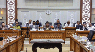Rapat Kerja antara Badan Legislasi DPR RI dan Pemerintah di Jakarta, Rabu (15/2/2023).