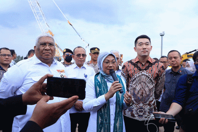 Menaker Ida Fauziyah melakukan kunjungan lapangan ke Kawasan Industri PT Virtue Dragon Nickel Industry (VDNI) dan PT Obsidian Stainless Steel (OSS).