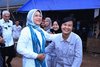 Menaker Ida Fauziyah melakukan kunjungan lapangan ke Kawasan Industri PT Virtue Dragon Nickel Industry (VDNI) dan PT Obsidian Stainless Steel (OSS).