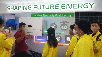 Group Head of Marketing SUN Anggita Pradipta saat memperkenalkan SUN Energy sebagai perusahaan pengembang energi surya di Indonesia.