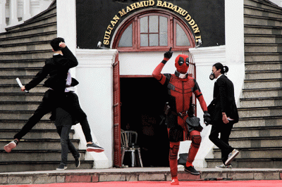 Dinas Kebudayaan Kota Palembang menghadirkan cosplayer dalam lomba cosplay dalam rangkaian kegiatan Festival Cerita Kota Palembang The Beggining.
