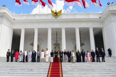 Presiden Joko Widodo menerima surat kepercayaan dari sebelas duta besar luar biasa dan berkuasa penuh (LBBP) negara-negara sahabat di Istana Merdeka.