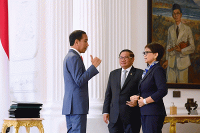 Presiden Joko Widodo menerima surat kepercayaan dari sebelas duta besar luar biasa dan berkuasa penuh (LBBP) negara-negara sahabat di Istana Merdeka.
