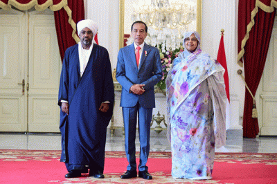 Presiden Joko Widodo menerima surat kepercayaan dari sebelas duta besar luar biasa dan berkuasa penuh (LBBP) negara-negara sahabat di Istana Merdeka.