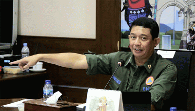 Kepala BNPB Letjen TNI Suharyanto sambangi sekaligus salurkan bantuan logistik kepada warga terdampak banjir di Kota Surakarta dan Kabupaten Sukoharjo.