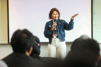 Direktur MNC Life, Risye Dillianti menjadi pembicara dalam program magang mahasiswa Universitas Paramadina di MNC Financial Center, Jakarta.