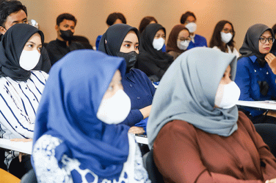 Direktur MNC Life, Risye Dillianti menjadi pembicara dalam program magang mahasiswa Universitas Paramadina di MNC Financial Center, Jakarta.