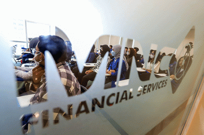Direktur MNC Life, Risye Dillianti menjadi pembicara dalam program magang mahasiswa Universitas Paramadina di MNC Financial Center, Jakarta.
