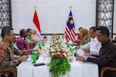 Menteri Ketenagakerjaan Ida Fauziyah menerima Kunjungan Kehormatan Menteri Sumber Manusia Malaysia, V. Sivakumar di Kantor Kementerian Ketenagakerjaan.
