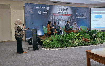 Sejumlah peserta dari PBB, KLHK dan PPLI mengikuti acara sosialisasi Indonesia Bebas PCBs di Kawasan Industri MM2100 Cibitung, Bekasi, Jawa Barat.