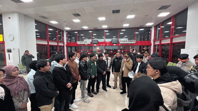 Menko PMK Muhadjir Effendy memberikan keterangannya kepada awak media di Bandara Adana.