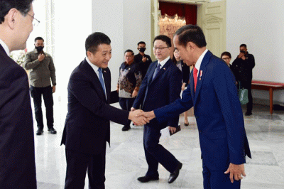 Presiden Joko Widodo menerima kunjungan kehormatan Menteri Luar Negeri (Menlu) Republik Rakyat Tiongkok (RRT) Qin Gang di Istana Merdeka Jakarta.