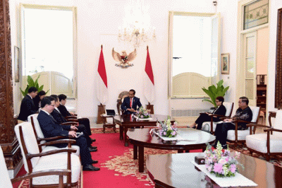 Presiden Joko Widodo menerima kunjungan kehormatan Menteri Luar Negeri (Menlu) Republik Rakyat Tiongkok (RRT) Qin Gang di Istana Merdeka Jakarta.