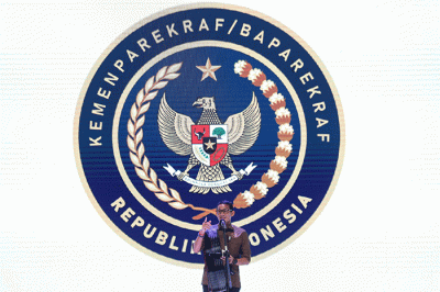 (Menparekraf Sandiaga Uno memberikan sambutan saat Opening Ceremony Indonesia Fashion Week (IFW) 2023 di Jakarta Convention Center, Jakarta, Rabu (22/2/2023).