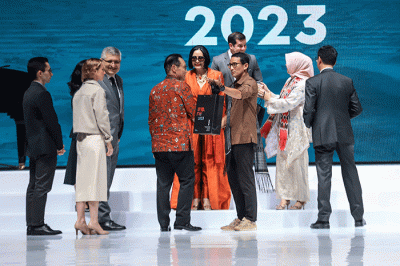 (Menparekraf Sandiaga Uno memberikan sambutan saat Opening Ceremony Indonesia Fashion Week (IFW) 2023 di Jakarta Convention Center, Jakarta, Rabu (22/2/2023).
