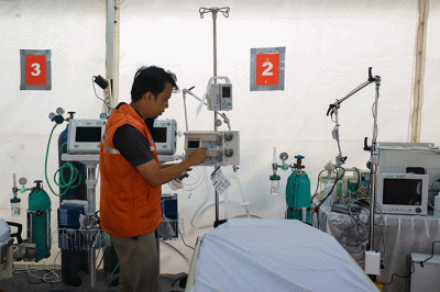 Sejumlah tenaga kesehatan memeriksa kesiapan Trauma Center untuk kegiatan F1 PowerBoat F1H20 di kawasan Danau Toba, Balige, Sumatra Utara, Kamis (23/2/2023).