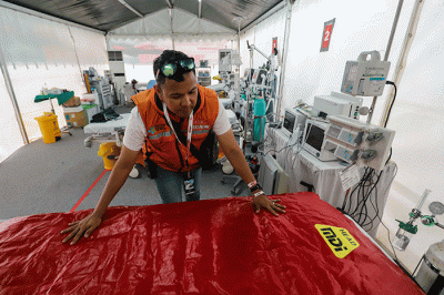 Sejumlah tenaga kesehatan memeriksa kesiapan Trauma Center untuk kegiatan F1 PowerBoat F1H20 di kawasan Danau Toba, Balige, Sumatra Utara, Kamis (23/2/2023).