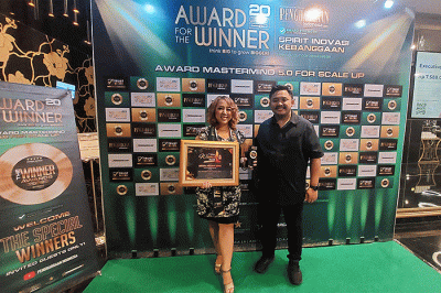 Indonesia The Winner Awards - Best Inspiring & Creativity Women Award 2023 Bersama Majalah Penghargaan Indonesia di Jakarta, Jumat (24/2/2023).