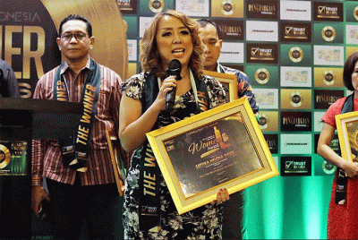 Indonesia The Winner Awards - Best Inspiring & Creativity Women Award 2023 Bersama Majalah Penghargaan Indonesia di Jakarta, Jumat (24/2/2023).