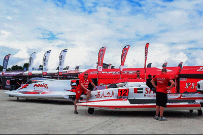Menparekraf Sandiaga Salahuddin Uno menjelaskan persiapan Kejuaraan Dunia Perahu Motor Formula 1 (F1H20) Powerboat Danau Toba, di Balige.