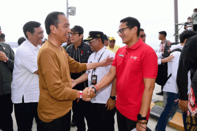 Masyarakat yang tinggal di sekitar Danau Toba boleh berbangga karena selain memiliki danau vulkanik terbesar di dunia yang menyajikan pemandangan indah.
